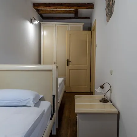 Apartment La Prua