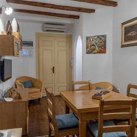 Apartment La Prua